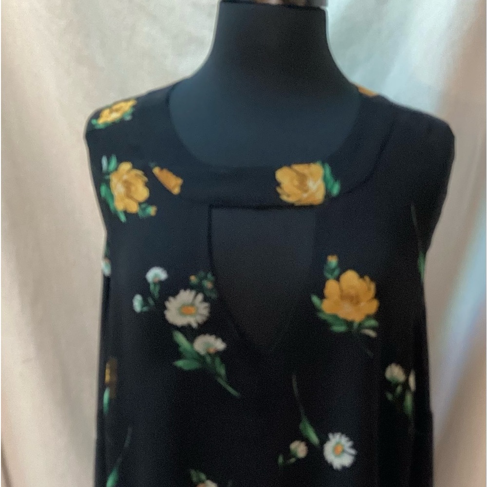 Torrid Black w yellow roses sleeveless top plus size 2X